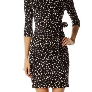 Ann Taylor Wrap Dress with 3/4 lenght sleeves. Size M
